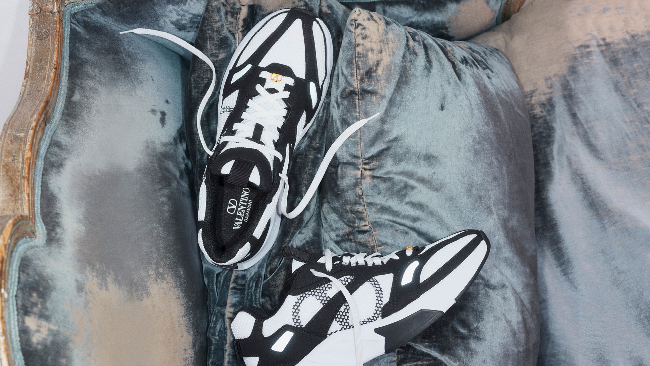 MW_VALENTINO_GARAVANI_BRAND_HEADER_IMG