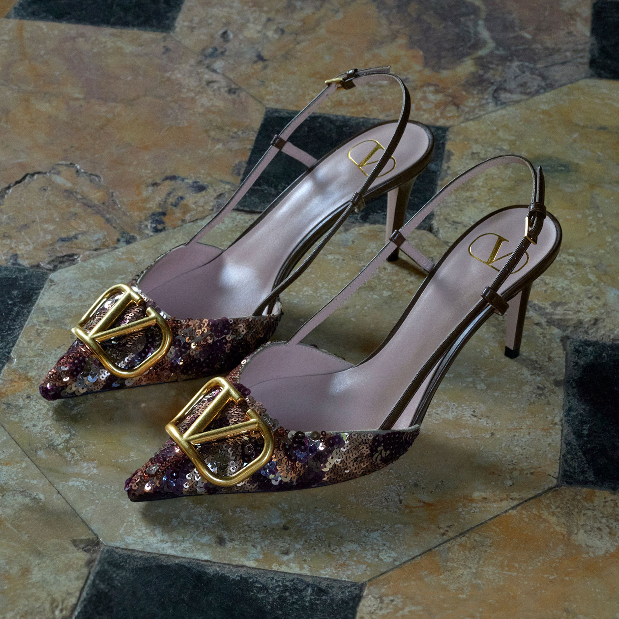 WW_VALENTINO_GARAVANI_VLOGO_SIGNATURE_CARD_IMG