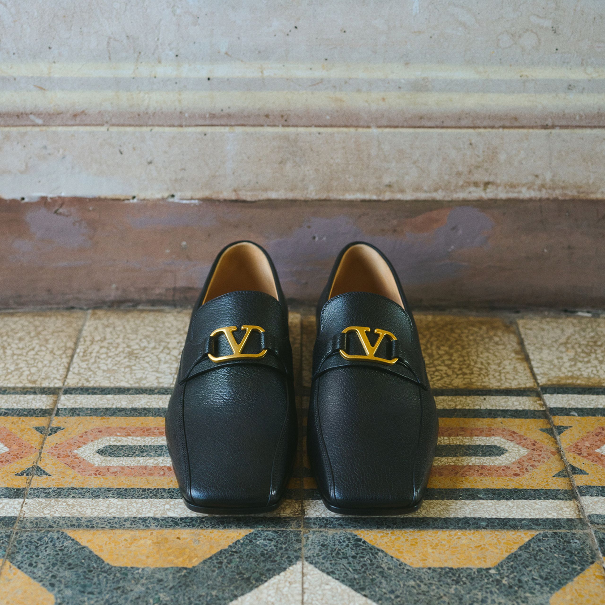 MW_VALENTINO_GARAVANI_VLOGO_SIGNATURE_CARD_IMG