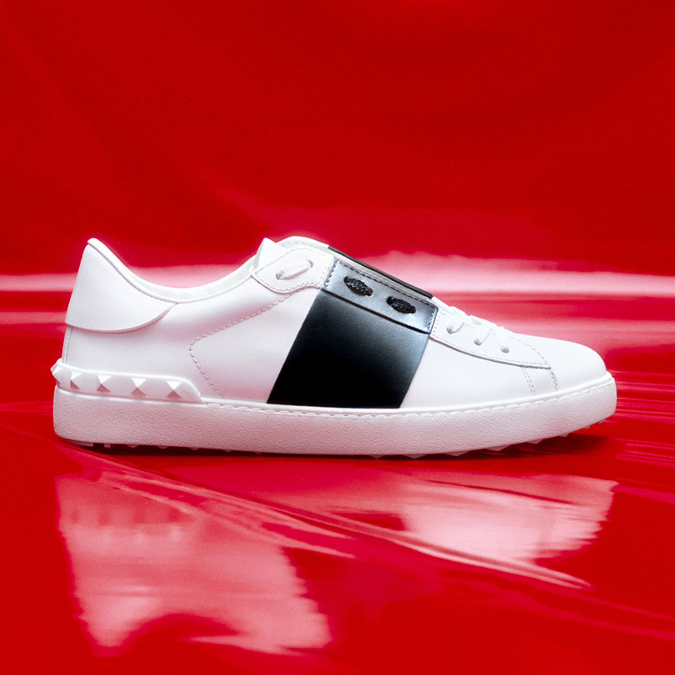 MW_VALENTINO_GARAVANI_OPEN_CARD_IMG