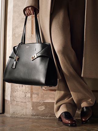 MW_FERRAGAMO_HUG_CARD_IMG