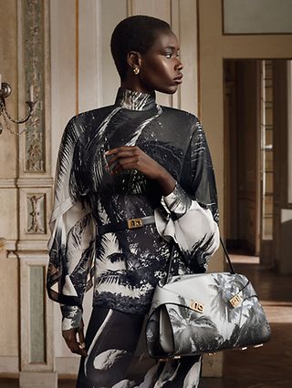 WW_FERRAGAMO_HUG_CARD_IMG