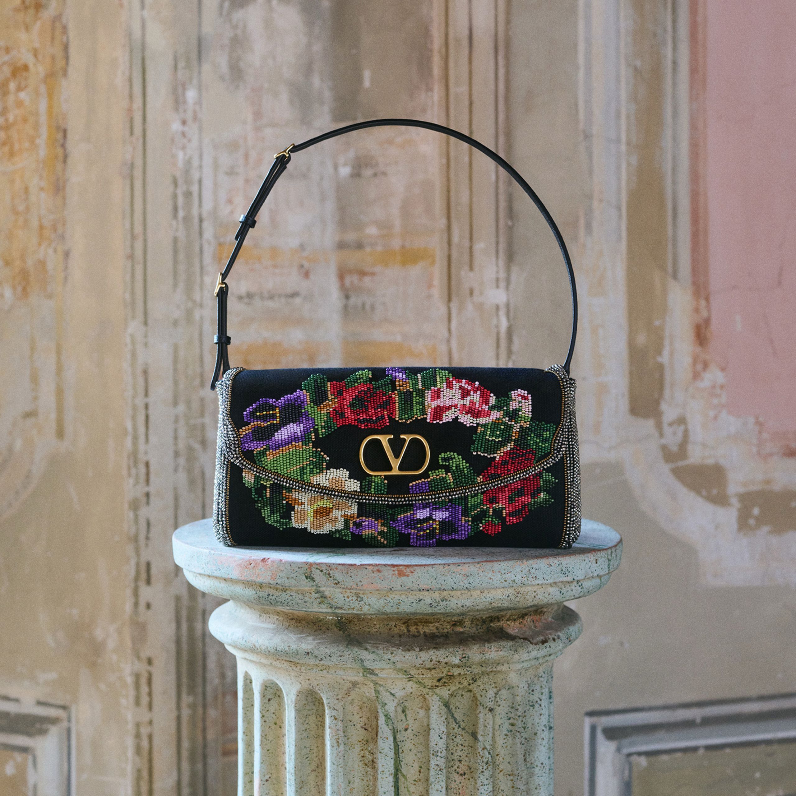 WW_VALENTINO_GARAVANI_DEVAIN_CARD_IMG