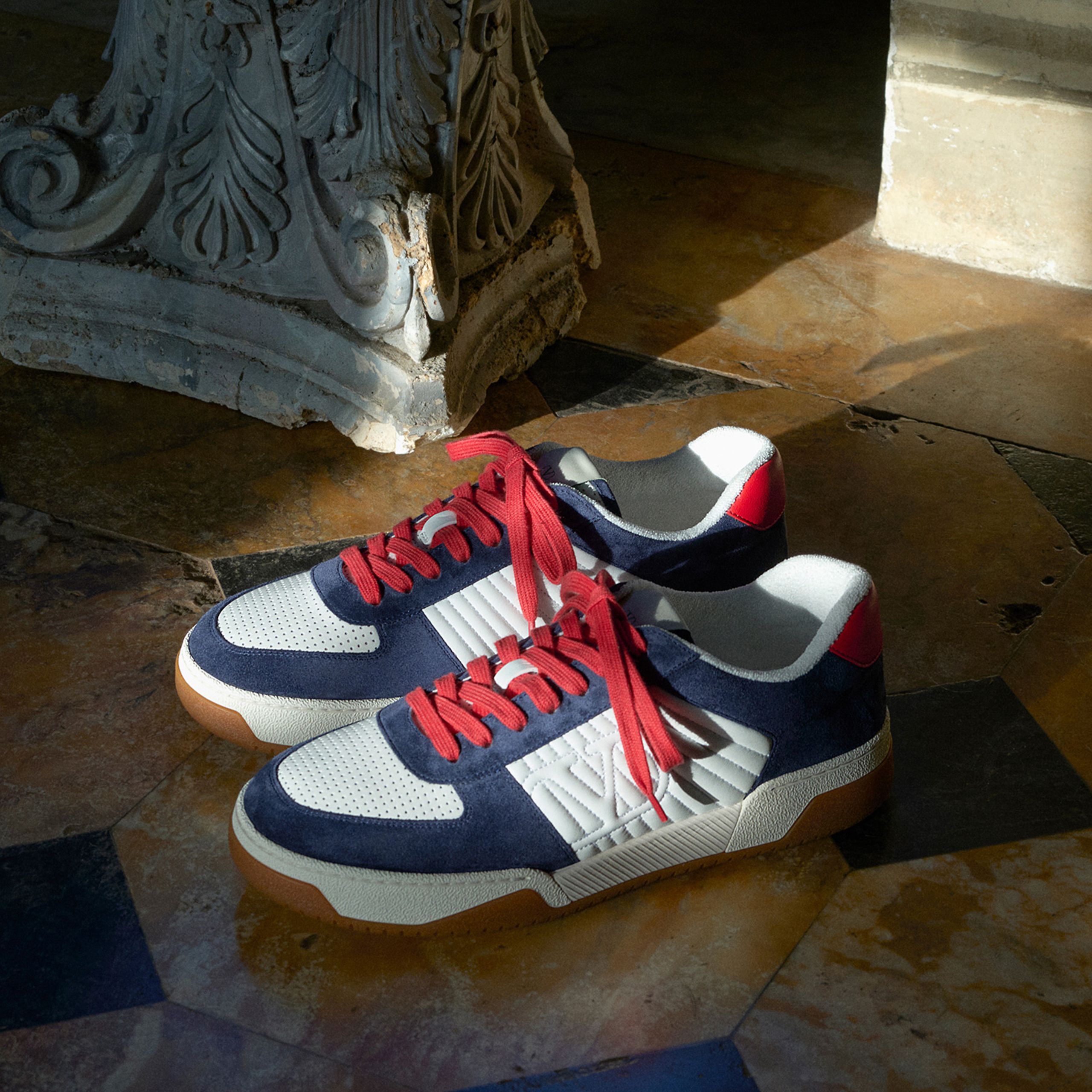 MW_VALENTINO_GARAVANI_SPARRY_CARD_IMG