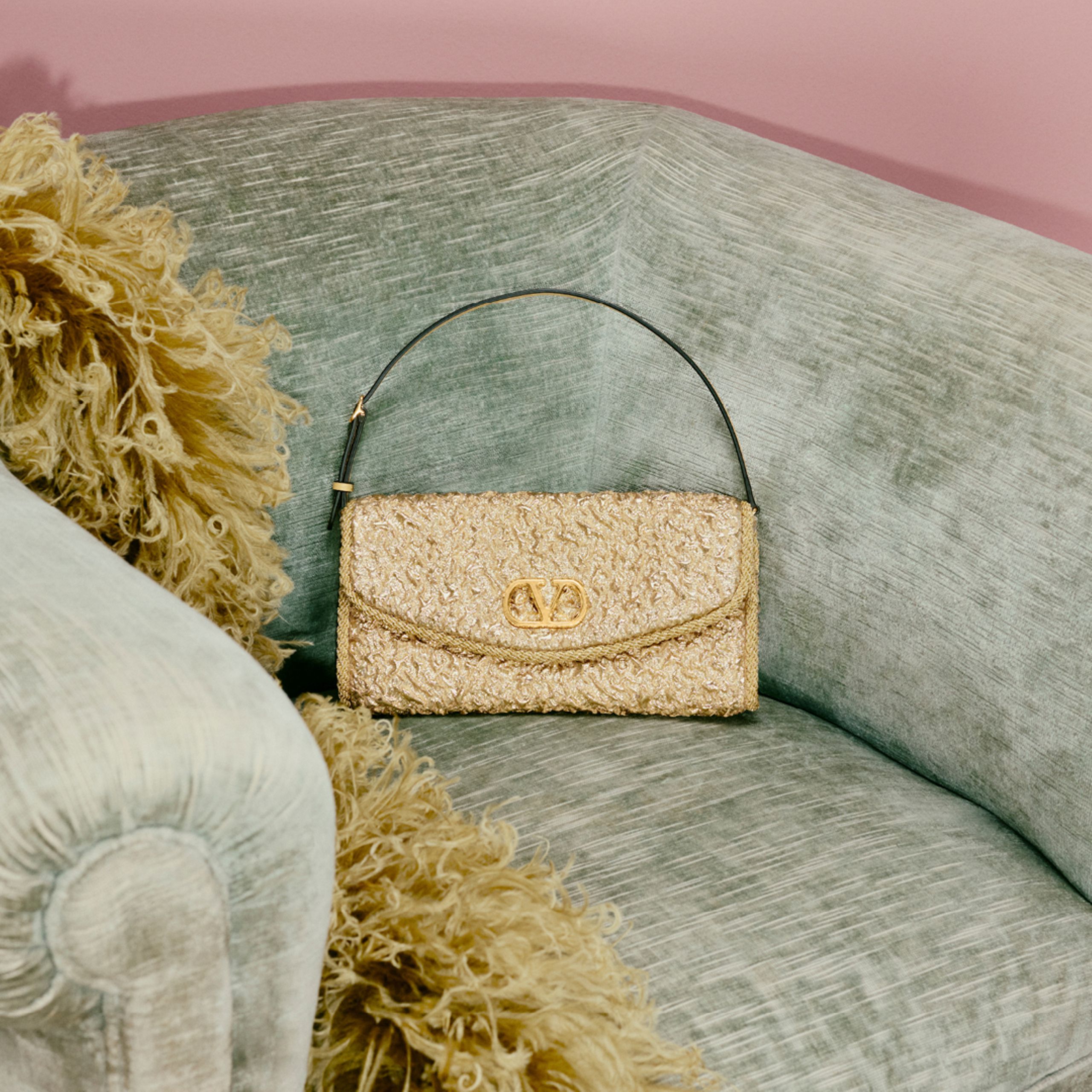 WW_ME_VALENTINO_GARAVANI_DEVAIN_CARD_IMG