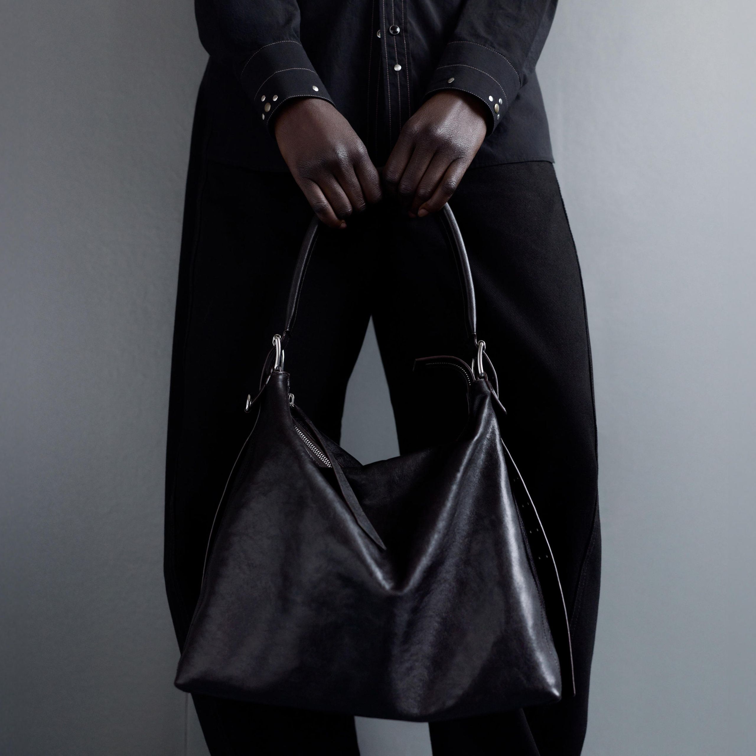 早い者勝ち！LEMAIRE ブラックレザーショルダーバッグ LEMAIRE Ransel レザー ショルダーバッグ | ブラック | FARFETCH JP