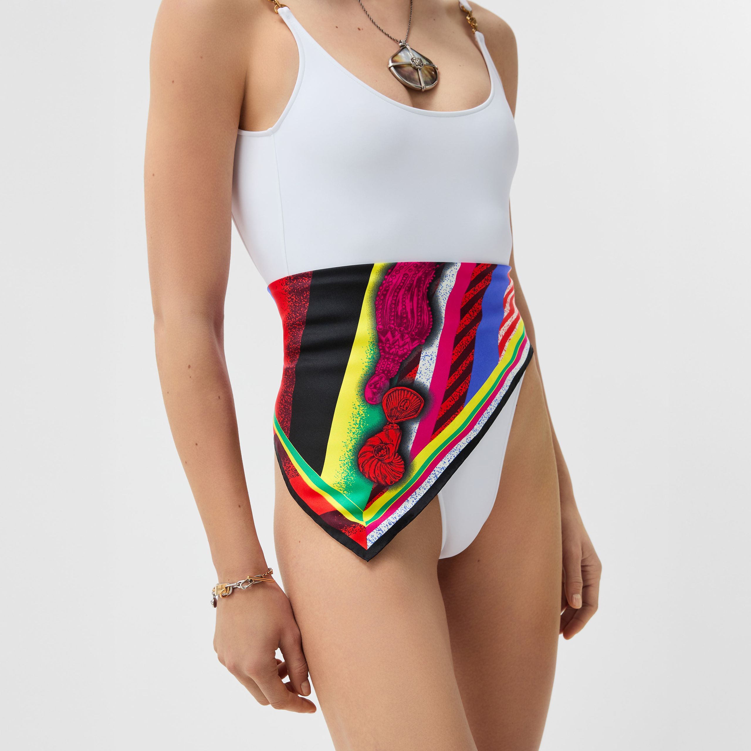WW_VERSACE_BEACHWEAR_CARD_IMG