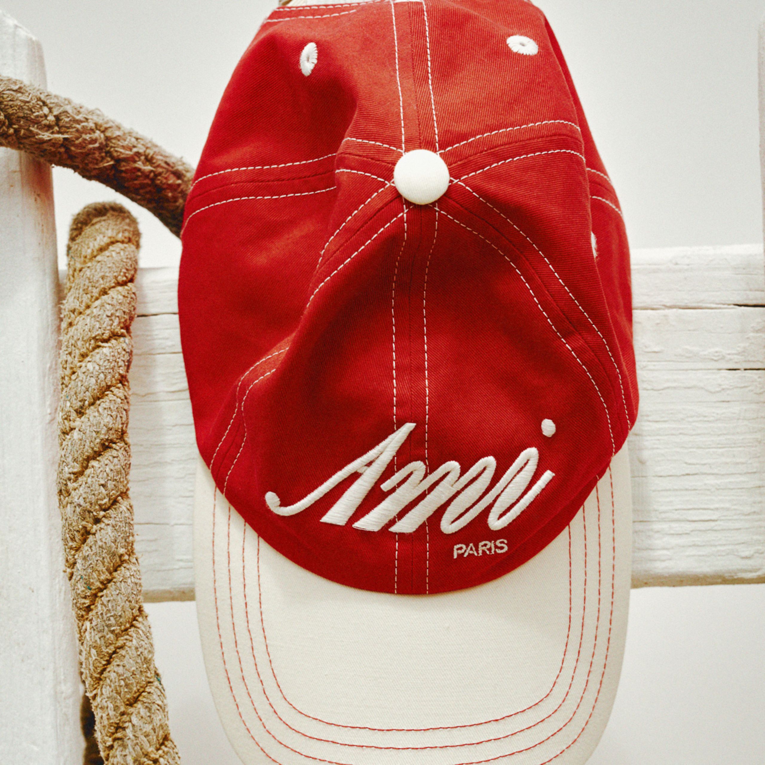 ICONIC-LINES_4_AMI CAPS