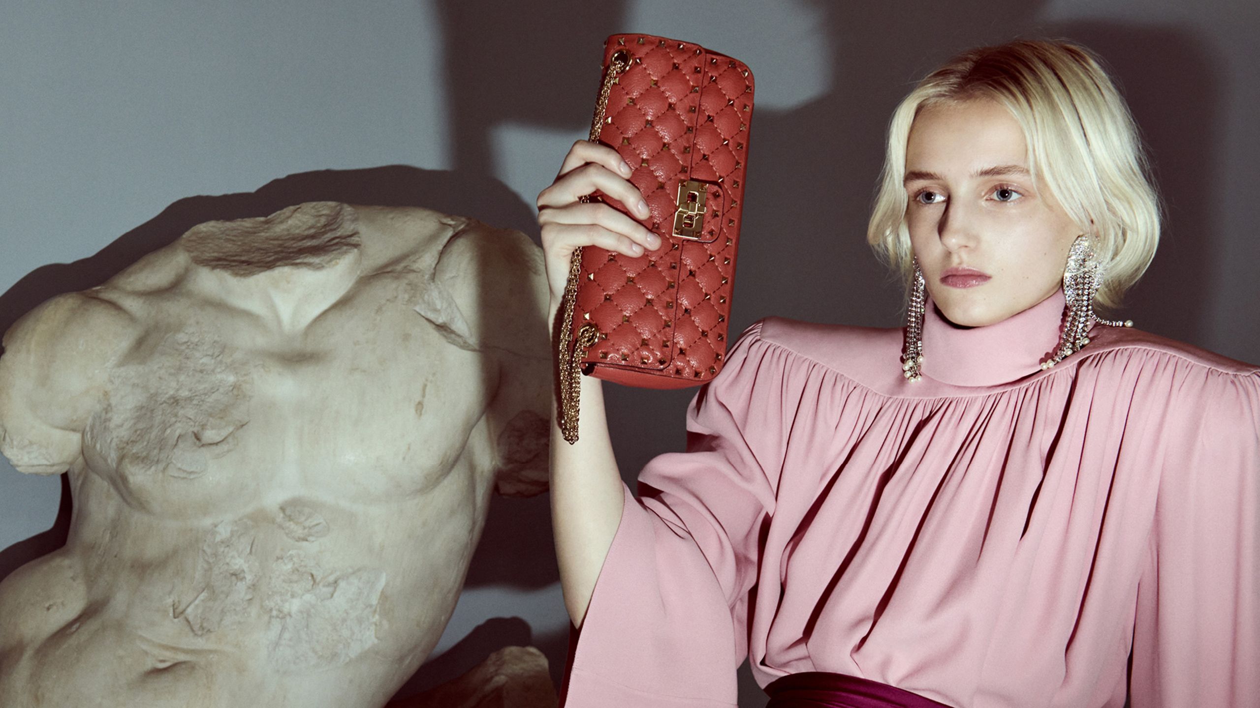 Valentino_FW26_NoLogo_16x9-MEA_01