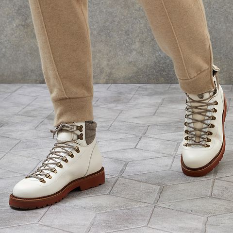 2)FOOTWEAR